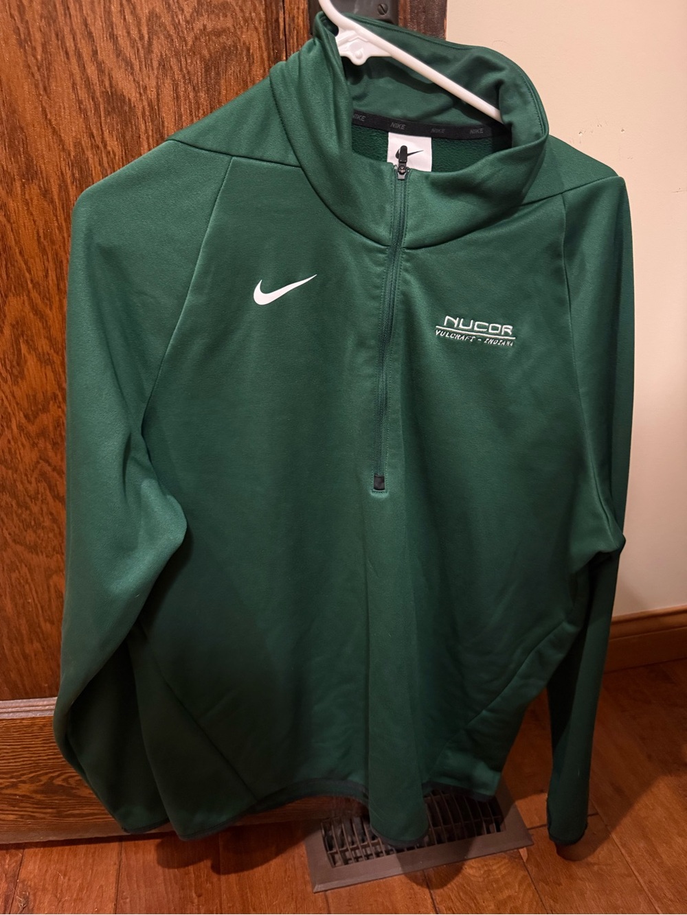 Nike Men's Green Long Sleeve 1/4 Zip Pullover
